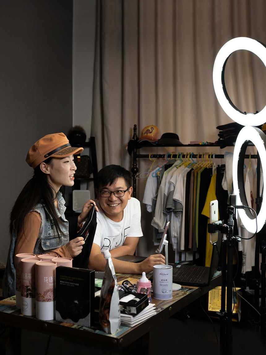 Kiếm tới 40-70 triệu mỗi phút livestream bán hàng nhưng không mấy ai làm được: 5 thứ phải có để thành “chiến thần" chốt đơn!  - Ảnh 2.