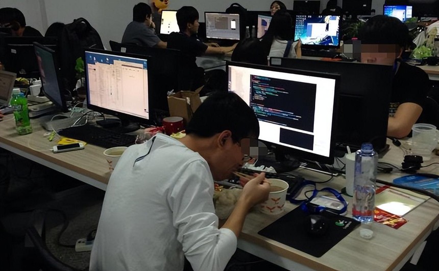 Đồng nghiệp vay 1,7 triệu đồng một năm không trả, còn mời đi đám cưới: 10 ngày sau nhận được tin nhắn 'hết hồn' - Ảnh 1. Đồng nghiệp vay 1,7 triệu đồng một năm không trả, còn mời đi đám cưới: 10 ngày sau nhận được tin nhắn 'hết hồn' - Ảnh 1.