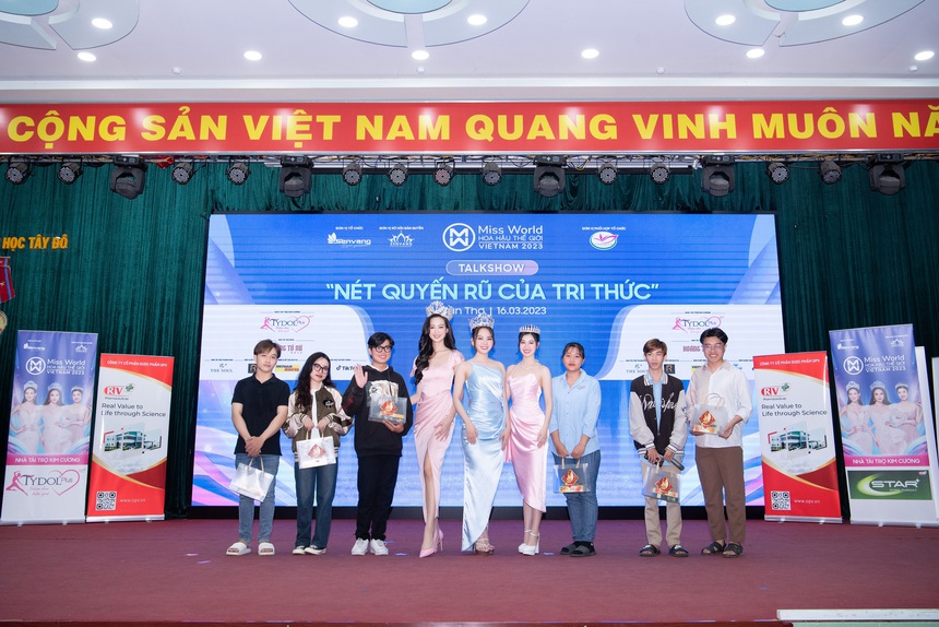 Hoa Hậu Mai Phương, Bảo Ngọc thử sức rap giao lưu cùng sinh viên Đại học Tây Đô - Ảnh 12.