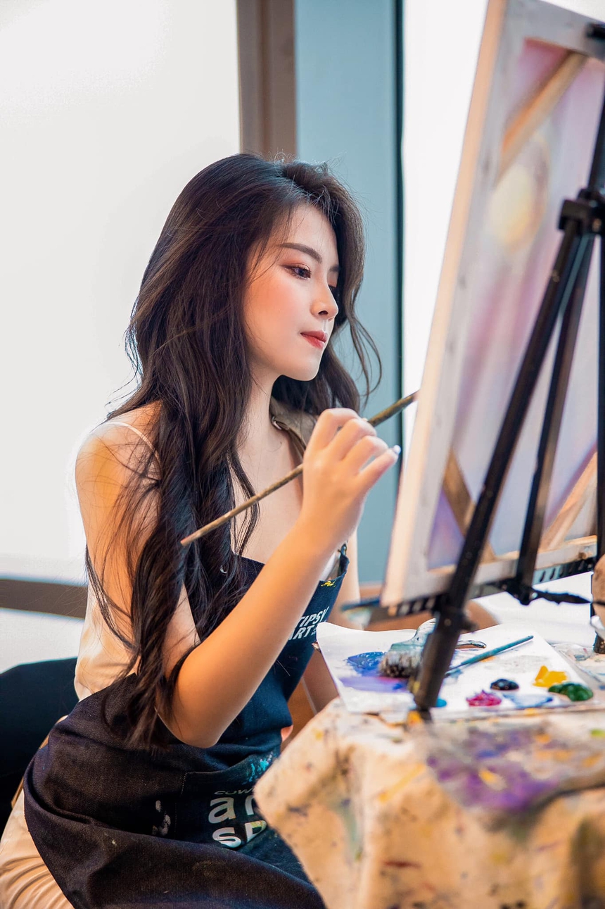 Gặp Á khoa Thiết kế thời trang: Nhan sắc hút hồn, là bạn gái cầu thủ, còn từng được báo Trung khen hết lời nhan sắc - Ảnh 3. Gặp Á khoa Thiết kế thời trang: Nhan sắc hút hồn, là bạn gái cầu thủ, còn từng được báo Trung khen hết lời nhan sắc - Ảnh 3.