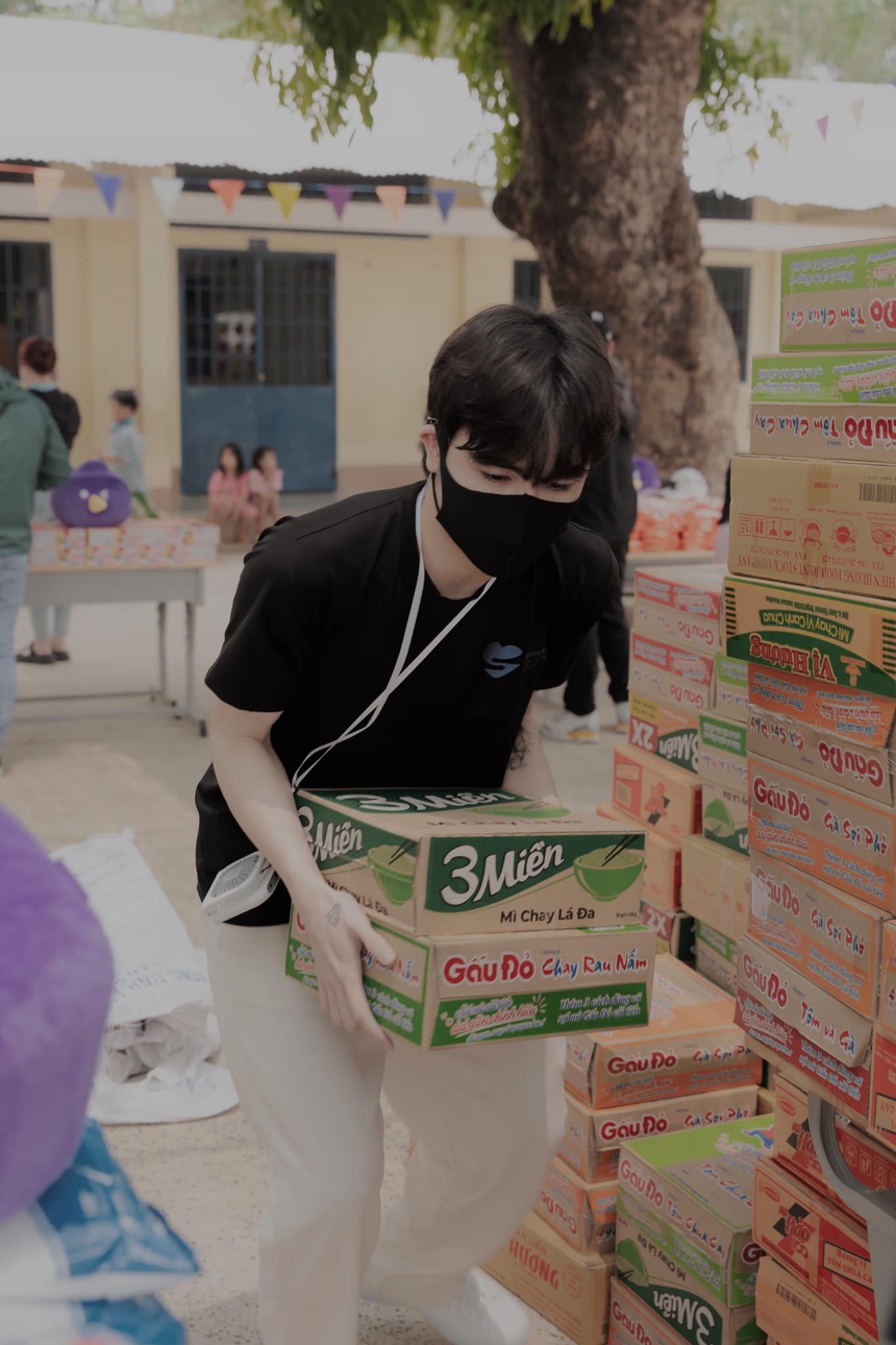 Tuyển thủ 'Global Ban' cùng bạn gái tích cực làm từ thiện, cộng đồng khen nức nở - Ảnh 3. Tuyển thủ 'Global Ban' cùng bạn gái tích cực làm từ thiện, cộng đồng khen nức nở - Ảnh 3.