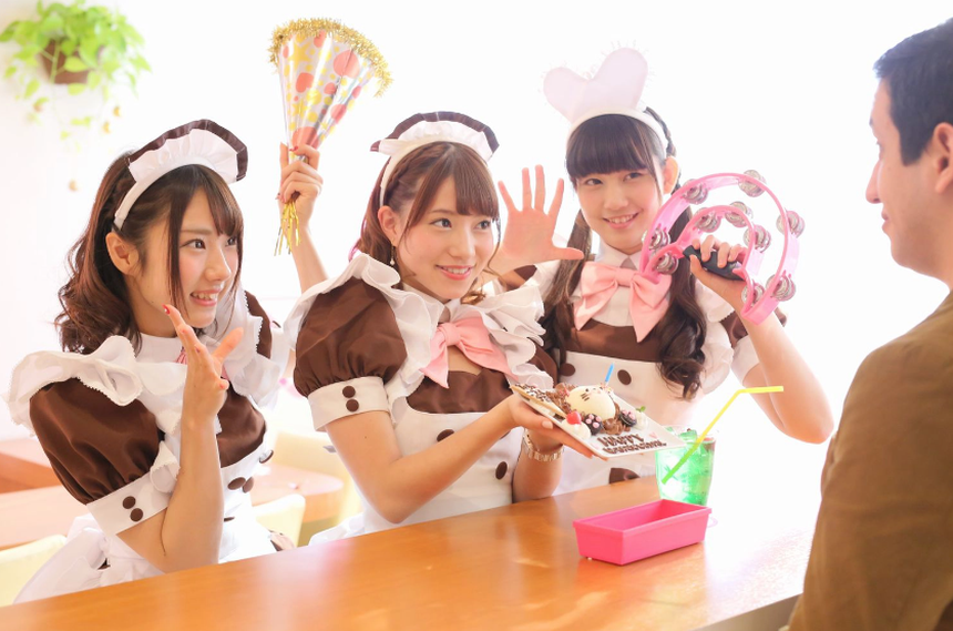 Quán cafe hầu gái đầu tiên được khai trương tại Hàn Quốc: Bị chỉ trích nhưng khách vẫn đặt kín bàn đến hết tháng 3, nhân viên ứng tuyển đuổi đi không hết - Ảnh 3.