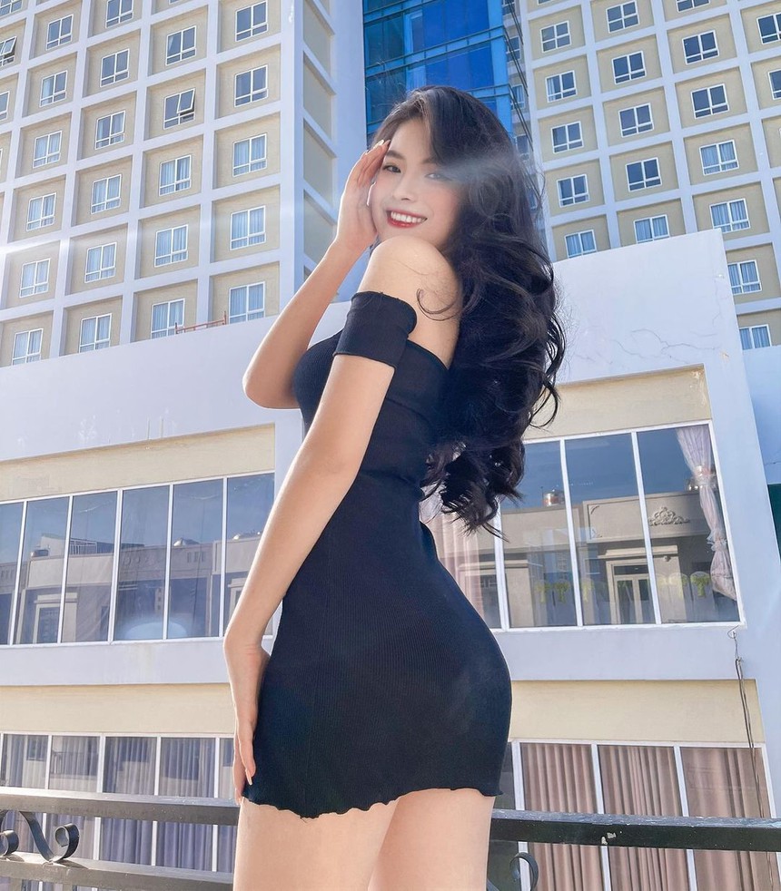 Nữ sinh 4 năm trước được báo Trung khen nức nở vì xinh nay đã tốt nghiệp Á khoa ĐH Kiến trúc TP.HCM, chuyện tình với hot boy cầu thủ gây chú ý - Ảnh 3. Nữ sinh 4 năm trước được báo Trung khen nức nở vì xinh nay đã tốt nghiệp Á khoa ĐH Kiến trúc TP.HCM, chuyện tình với hot boy cầu thủ gây chú ý - Ảnh 3.