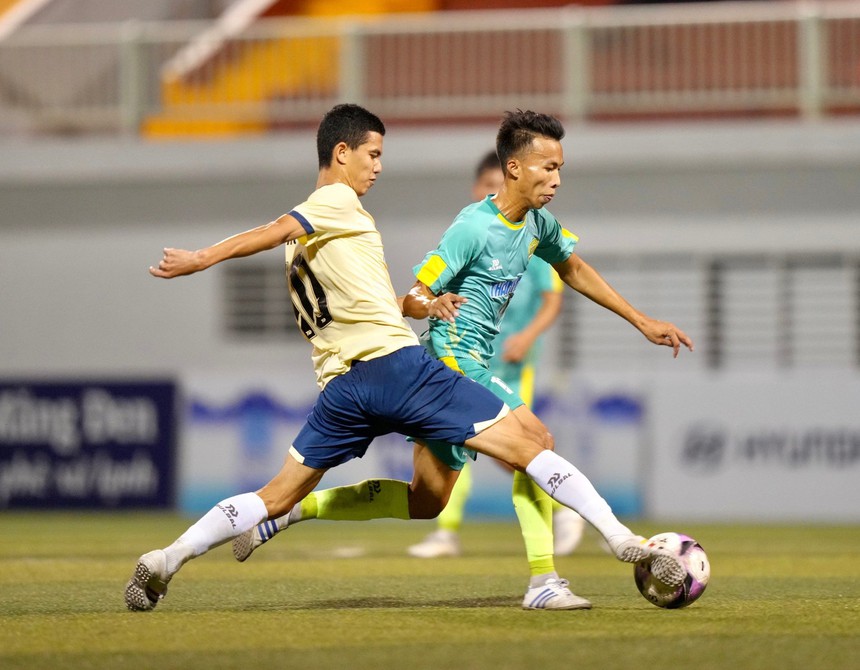 "Mưa" siêu phẩm ở giải bóng đá Thanh niên Sinh viên Việt Nam 2023 - Ảnh 1.