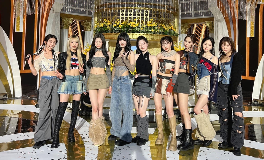 Stylist của TWICE nhận chỉ trích nặng nề vì cho Chaeyoung mặc áo gợi lại vấn đề chính trị nghiêm trọng - Ảnh 1.