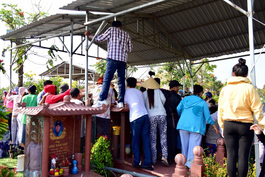 Hỗn loạn đám tang nghệ sĩ, Đoan Trường: "Tang lễ của NS Chí Tài là mô hình cần tham khảo" - Ảnh 2.