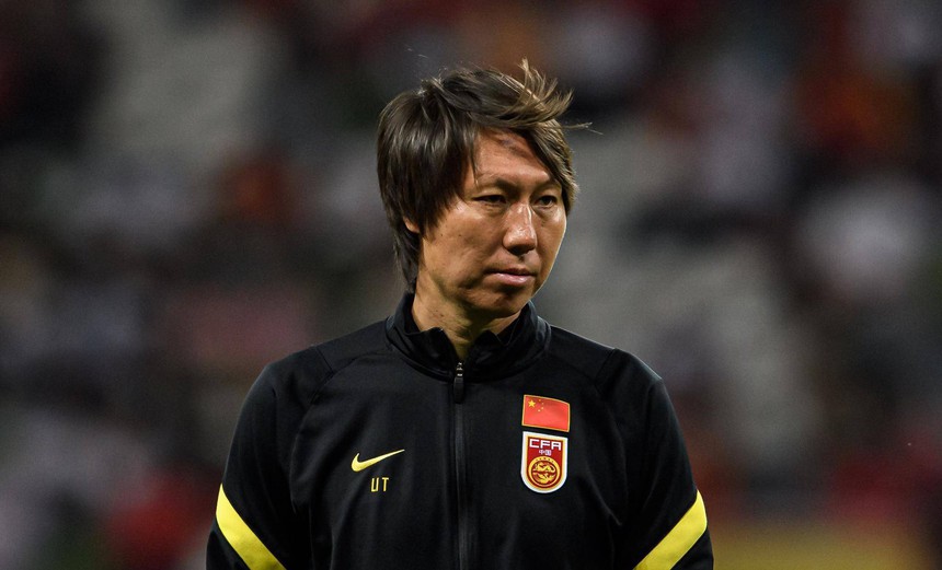 Tuyệt thực trong tù, HLV Li Tie vẫn gián tiếp kéo theo 10 cầu thủ bị bắt gây chấn động bóng đá Trung Quốc - Ảnh 2. Tuyệt thực trong tù, HLV Li Tie vẫn gián tiếp kéo theo 10 cầu thủ bị bắt gây chấn động bóng đá Trung Quốc - Ảnh 2.