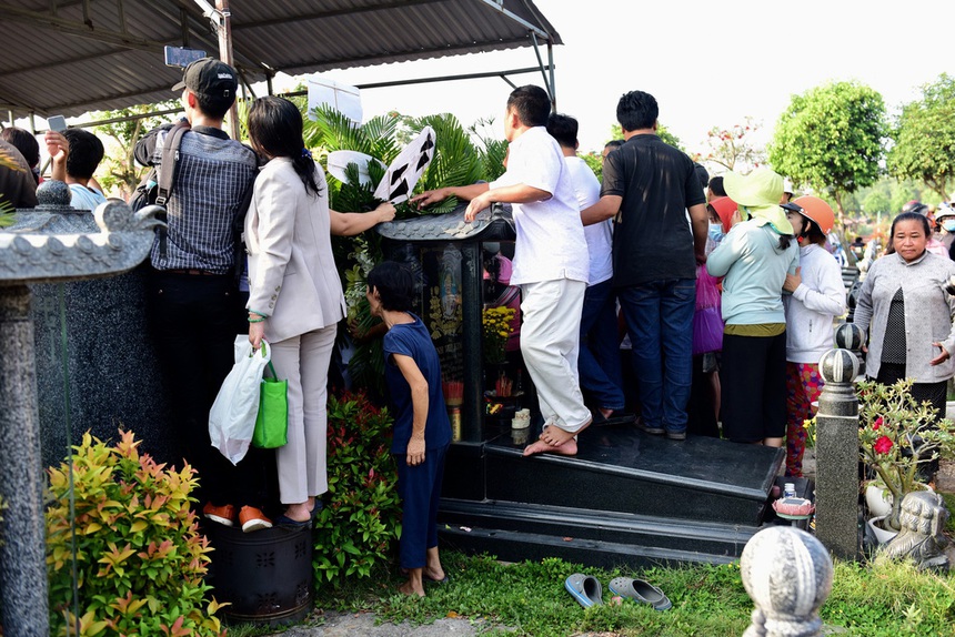 Hỗn loạn đám tang nghệ sĩ, Đoan Trường: "Tang lễ của NS Chí Tài là mô hình cần tham khảo" - Ảnh 3.