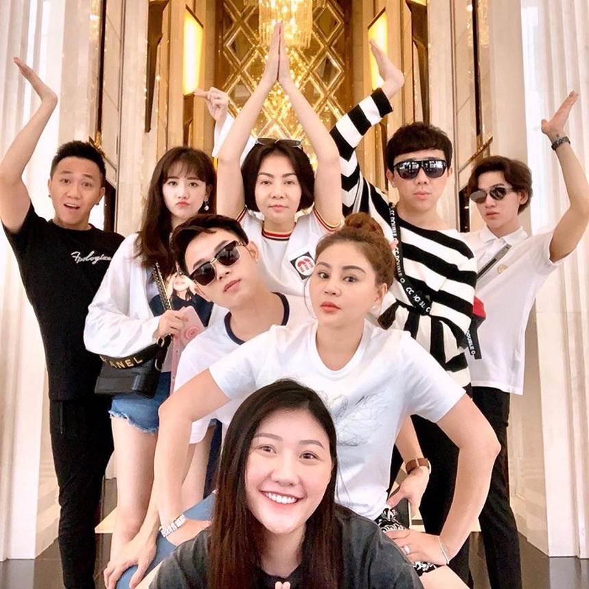 Sao Vbiz thân thiết Trấn Thành đến Hari Won 'phát ghen', bị nói dựa hơi đàn em vì sự nghiệp lên như diều gặp gió - Ảnh 3. Sao Vbiz thân thiết Trấn Thành đến Hari Won 'phát ghen', bị nói dựa hơi đàn em vì sự nghiệp lên như diều gặp gió - Ảnh 3.