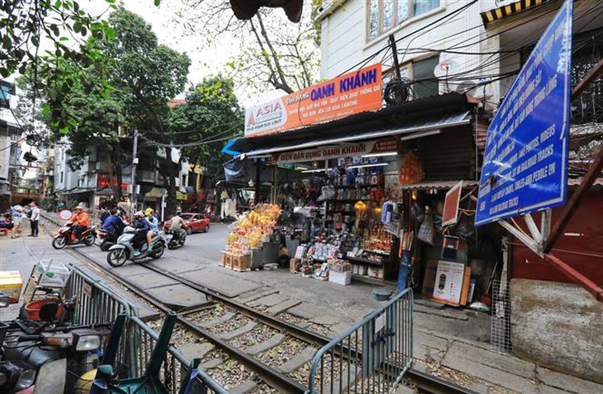 Cần chấm dứt triệt để hoạt động "Cafe đường tàu" ở Hà Nội  - Ảnh 5.