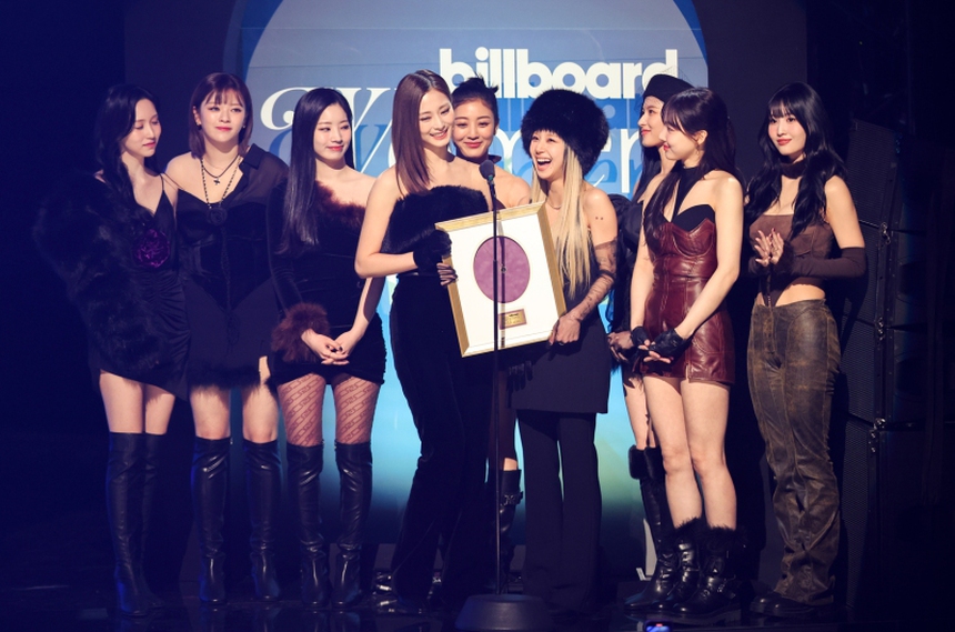 TWICE lần đầu đem hit tiếng Anh trình diễn ở Mỹ nhưng đã gặp ngay sự cố đáng tiếc! - Ảnh 3.