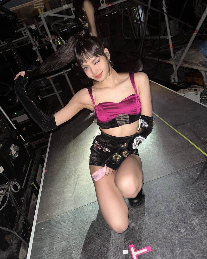 Lisa Blackpink khiêm tốn nói về bản thân trên tạp chí Harper's Bazaar - Ảnh 1. Lisa Blackpink khiêm tốn nói về bản thân trên tạp chí Harper's Bazaar - Ảnh 1.