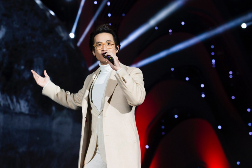 Bỏ qua những hạt sạn, khán giả vẫn nhắc đến những điều này sau đêm nhạc "rực rỡ" của Hà Anh Tuấn - Ảnh 2. Bỏ qua những hạt sạn, khán giả vẫn nhắc đến những điều này sau đêm nhạc "rực rỡ" của Hà Anh Tuấn - Ảnh 2.