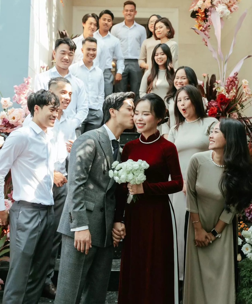 Tiểu thư Sài thành làm vợ “Messi Việt Nam”: Luôn toát lên phong thái giàu giản dị, hôn nhân êm ấm không phô trương - Ảnh 1. Tiểu thư Sài thành làm vợ “Messi Việt Nam”: Luôn toát lên phong thái giàu giản dị, hôn nhân êm ấm không phô trương - Ảnh 1.