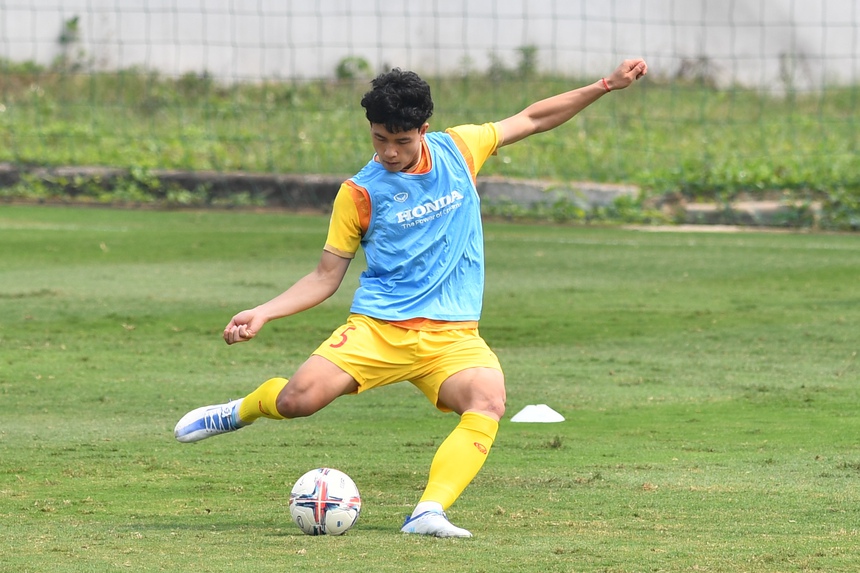 HLV Philippe Troussier yêu cầu thủ môn tập chuyền ngắn, lộ rõ triết lý chơi bóng của U23 Việt Nam - Ảnh 6. HLV Philippe Troussier yêu cầu thủ môn tập chuyền ngắn, lộ rõ triết lý chơi bóng của U23 Việt Nam - Ảnh 6.