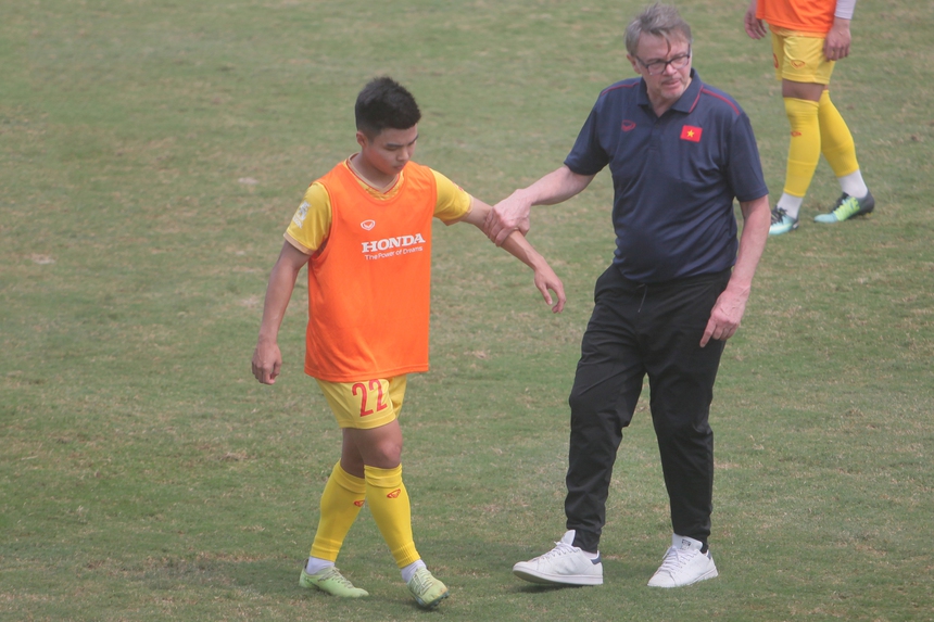 ‘Thông điệp của HLV Troussier chưa quá ghê gớm, nhưng đủ để nhắc nhở các đàn anh ĐTVN’ - Ảnh 3.