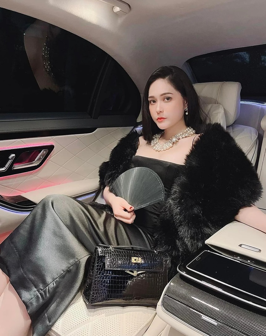 Đoàn Di Băng gây tranh cãi khi tiết lộ quan điểm: Từ túi hiệu đến đồng hồ xa xỉ, con thích gì mẹ cũng chiều - Ảnh 1. Đoàn Di Băng gây tranh cãi khi tiết lộ quan điểm: Từ túi hiệu đến đồng hồ xa xỉ, con thích gì mẹ cũng chiều - Ảnh 1.