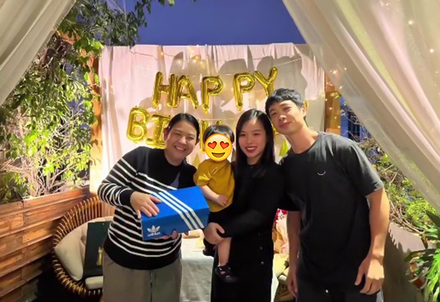 Tiểu thư Sài thành làm vợ “Messi Việt Nam”: Luôn toát lên phong thái giàu giản dị, hôn nhân êm ấm không phô trương - Ảnh 5. Tiểu thư Sài thành làm vợ “Messi Việt Nam”: Luôn toát lên phong thái giàu giản dị, hôn nhân êm ấm không phô trương - Ảnh 5.