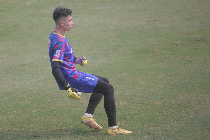 HLV Troussier nổi nóng, mắng té tát quân bầu Hiển vì lỗi 'cấm kỵ' - Ảnh 2.