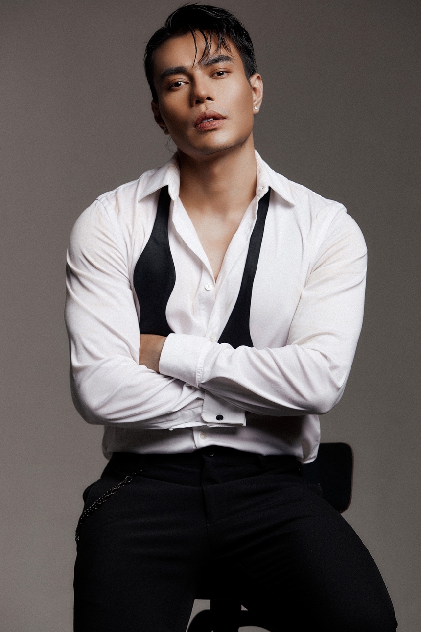 Lê Dương Bảo Lâm tuổi 34: Ở nhà 7 tỷ, hạnh phúc bên người vợ chân chất, giản dị và ba người con - Ảnh 1. Lê Dương Bảo Lâm tuổi 34: Ở nhà 7 tỷ, hạnh phúc bên người vợ chân chất, giản dị và ba người con - Ảnh 1.