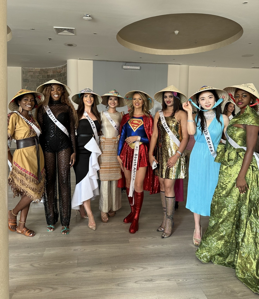 Hoa hậu Nguyễn Thanh Hà gây ấn tượng tại Ai Cập với nón lá Việt - Ảnh 5. Hoa hậu Nguyễn Thanh Hà gây ấn tượng tại Ai Cập với nón lá Việt - Ảnh 5.