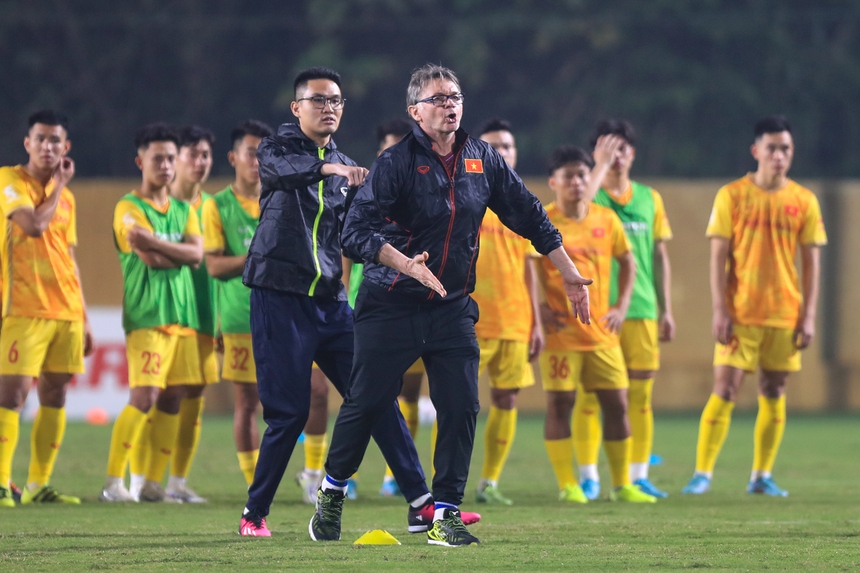 Từ U20 đến buổi tập đêm của ông Troussier - Ảnh 1. Từ U20 đến buổi tập đêm của ông Troussier - Ảnh 1.