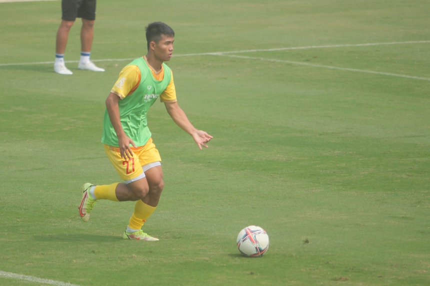 HLV Troussier nổi nóng, mắng té tát quân bầu Hiển vì lỗi 'cấm kỵ' - Ảnh 8.