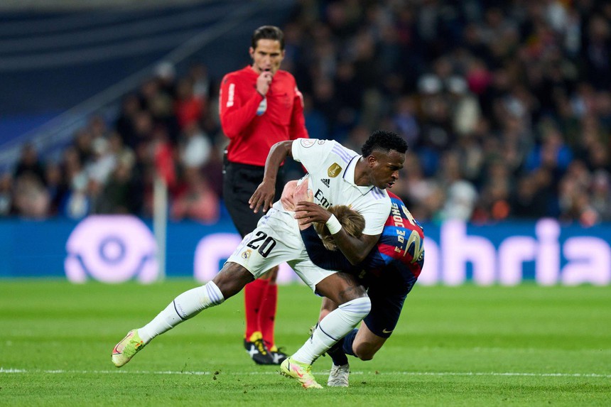 Real Madrid ôm hận trước Barcelona vì sự bất cẩn của hậu vệ - Ảnh 4.