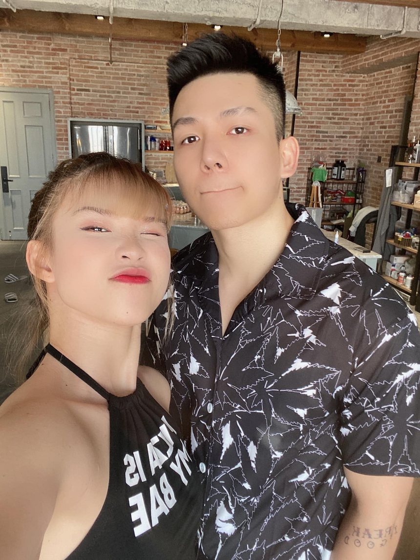 Khởi My khoe cận cơ bụng săn chắc, ai dè phải vội lên tiếng vì bị nghi chỉnh ảnh 'sống ảo' - Ảnh 4. Khởi My khoe cận cơ bụng săn chắc, ai dè phải vội lên tiếng vì bị nghi chỉnh ảnh 'sống ảo' - Ảnh 4.