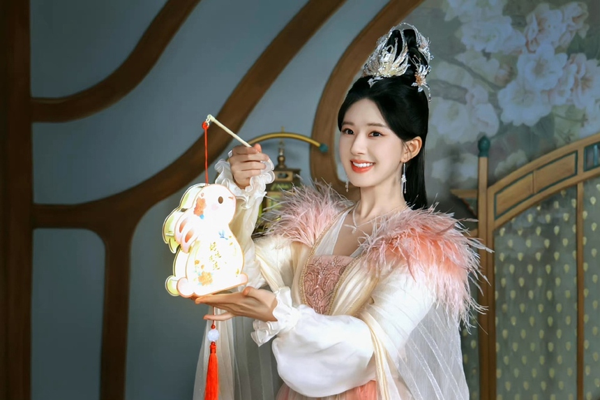 Triệu Lộ Tư từng bị mất thính lực tạm thời nhưng vẫn quay phim? - Ảnh 1. Triệu Lộ Tư từng bị mất thính lực tạm thời nhưng vẫn quay phim? - Ảnh 1.