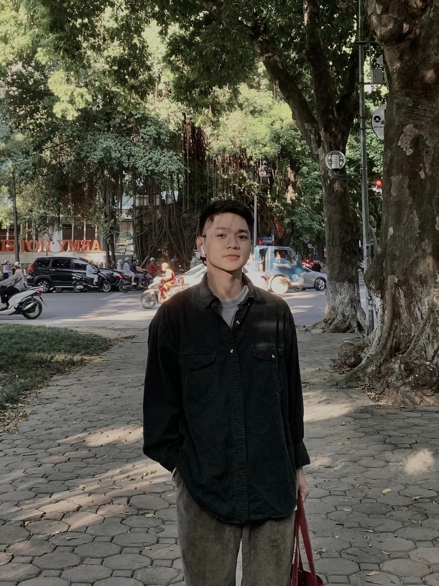 Nghỉ việc văn phòng, cậu bạn 2k2 chỉ ngủ 2 tiếng/ngày và làm việc “bán sống bán chết” - Ảnh 1. Nghỉ việc văn phòng, cậu bạn 2k2 chỉ ngủ 2 tiếng/ngày và làm việc “bán sống bán chết” - Ảnh 1.