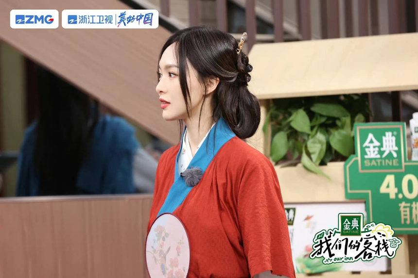 Lâu rồi Đường Yên mới mặc lại đồ cổ trang, tạo hình bà thím nhưng vẫn đẹp ngất ngây  - Ảnh 7.