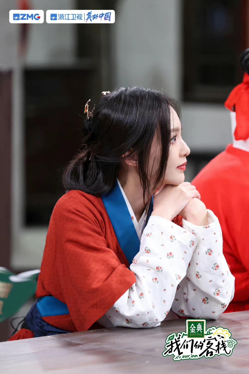 Lâu rồi Đường Yên mới mặc lại đồ cổ trang, tạo hình bà thím nhưng vẫn đẹp ngất ngây  - Ảnh 5.