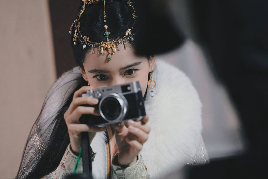 Có mỹ nhân quấn 'sương sa hạt lựu' đầy đầu đẹp ăn đứt Cúc Tịnh Y,  ai ngờ diễn đơ quá nên dân tình 'chạy mất dép'? - Ảnh 5.