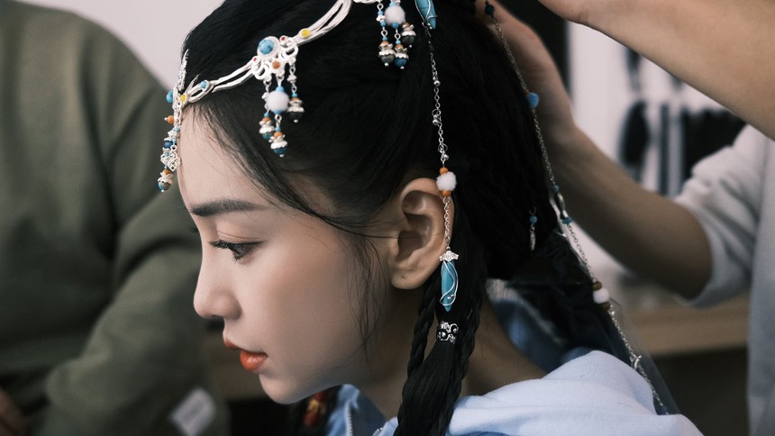 Có mỹ nhân quấn 'sương sa hạt lựu' đầy đầu đẹp ăn đứt Cúc Tịnh Y,  ai ngờ diễn đơ quá nên dân tình 'chạy mất dép'? - Ảnh 7.