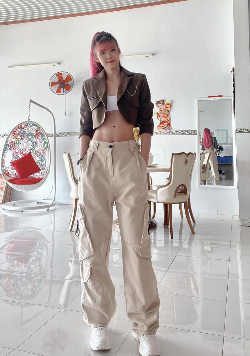 Khởi My khoe cận cơ bụng săn chắc, ai dè phải vội lên tiếng vì bị nghi chỉnh ảnh 'sống ảo' - Ảnh 2. Khởi My khoe cận cơ bụng săn chắc, ai dè phải vội lên tiếng vì bị nghi chỉnh ảnh 'sống ảo' - Ảnh 2.