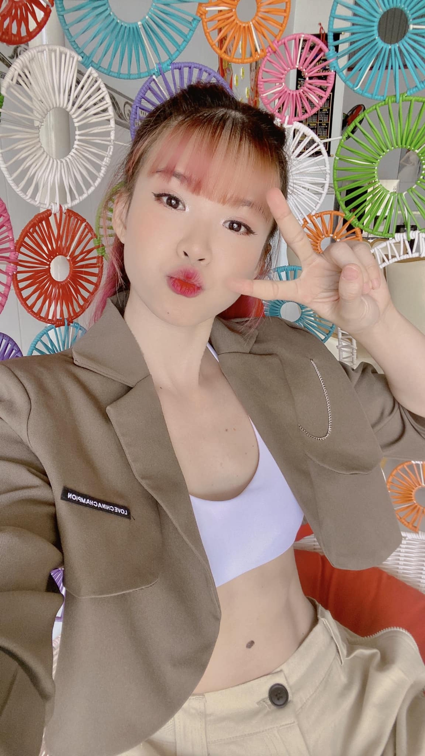 Khởi My khoe cận cơ bụng săn chắc, ai dè phải vội lên tiếng vì bị nghi chỉnh ảnh 'sống ảo' - Ảnh 1. Khởi My khoe cận cơ bụng săn chắc, ai dè phải vội lên tiếng vì bị nghi chỉnh ảnh 'sống ảo' - Ảnh 1.