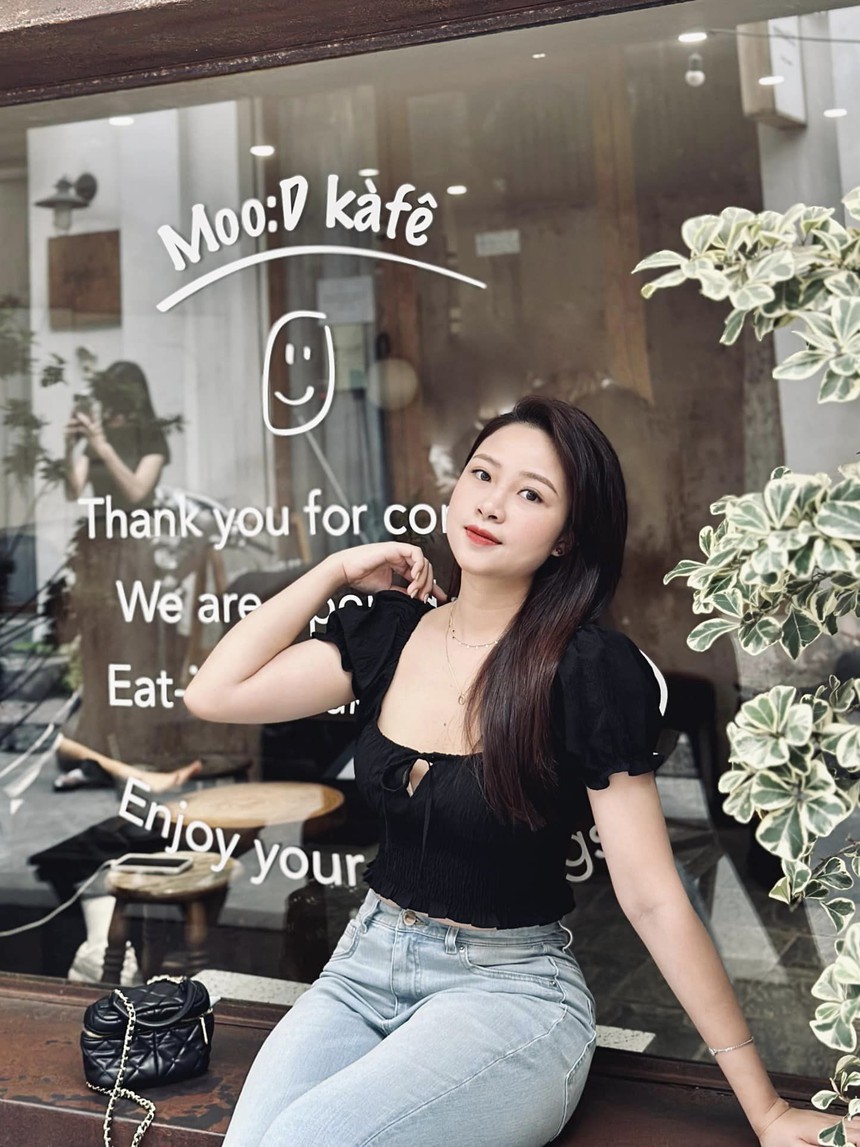 Phan Văn Đức đăng ảnh tình tứ với bà xã, hóa ra là để 'chữa cháy' - Ảnh 4.