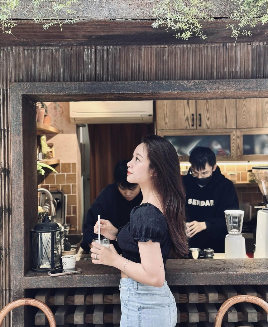 Phan Văn Đức đăng ảnh tình tứ với bà xã, hóa ra là để 'chữa cháy' - Ảnh 5.