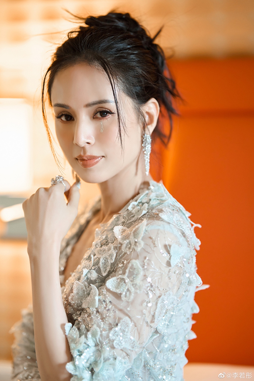 ‘Tiểu Long Nữ’ Lý Nhược Đồng: Cái kết buồn cho mối tình 10 năm không danh phận - Ảnh 8. ‘Tiểu Long Nữ’ Lý Nhược Đồng: Cái kết buồn cho mối tình 10 năm không danh phận - Ảnh 8.