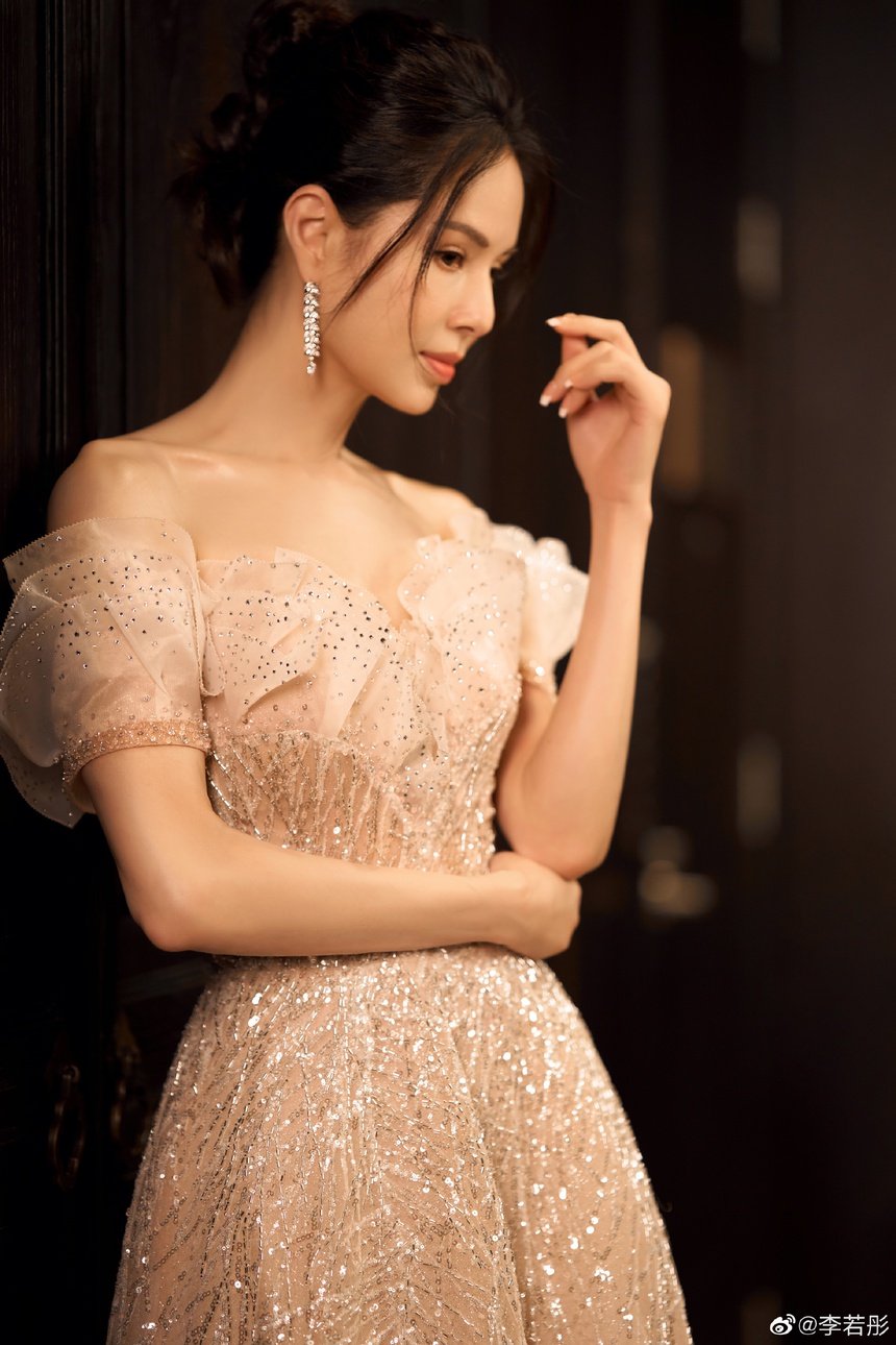 ‘Tiểu Long Nữ’ Lý Nhược Đồng: Cái kết buồn cho mối tình 10 năm không danh phận - Ảnh 11. ‘Tiểu Long Nữ’ Lý Nhược Đồng: Cái kết buồn cho mối tình 10 năm không danh phận - Ảnh 11.