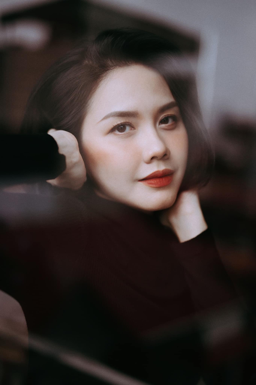 Nhan sắc đời thường của Top 5 Hoa hậu vào vai vợ bạn xấu tính trong 'Dưới bóng cây hạnh phúc' - Ảnh 5. Nhan sắc đời thường của Top 5 Hoa hậu vào vai vợ bạn xấu tính trong 'Dưới bóng cây hạnh phúc' - Ảnh 5.