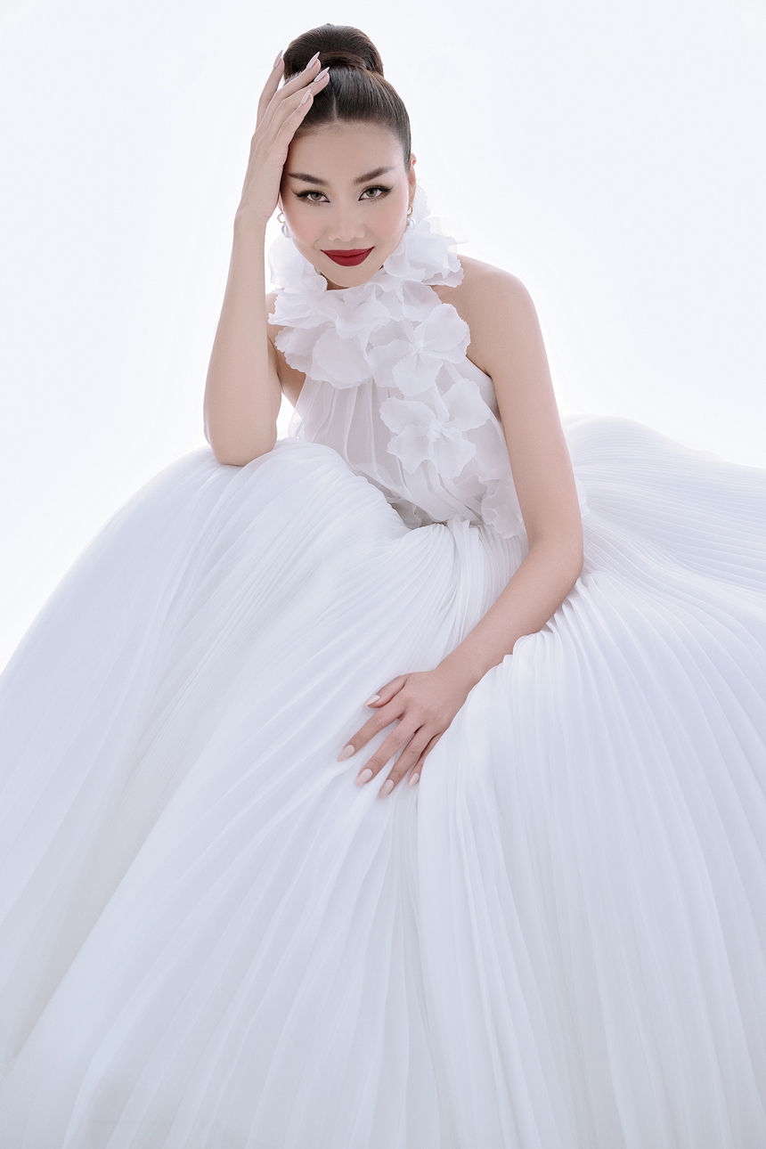 Thanh Hằng từ gợi cảm, trẻ trung đến sang trọng, thanh lịch trong loạt thiết kế mới của Đỗ Mạnh Cường - Ảnh 9.