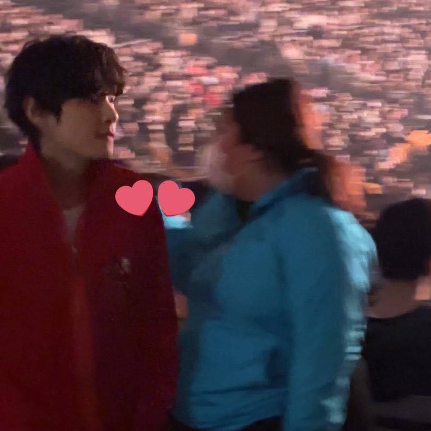 Dàn idol đổ bộ concert Harry Styles: Jennie - V trở thành tâm điểm, Rosé xinh đẹp bên “chàng thơ" xứ Anh - Ảnh 4.