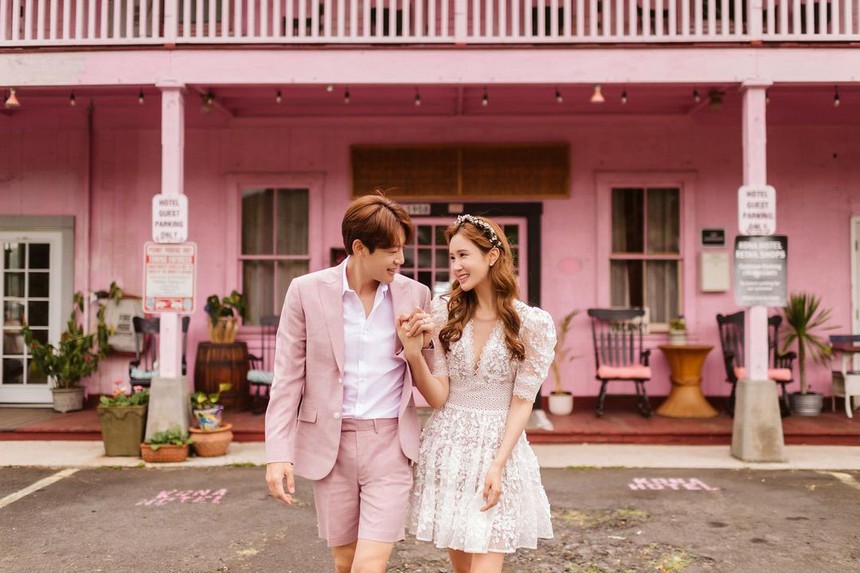 HOT: "Nữ hoàng dao kéo" đăng loạt ảnh cưới đẹp như mơ, thông báo kết hôn với Se7en sau 8 năm hẹn hò - Ảnh 3.