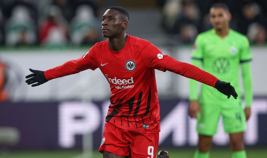 Tin bóng đá MU 20/3: MU thưởng lớn cho HLV Ten Hag, Maguire bị treo giò - Ảnh 6.