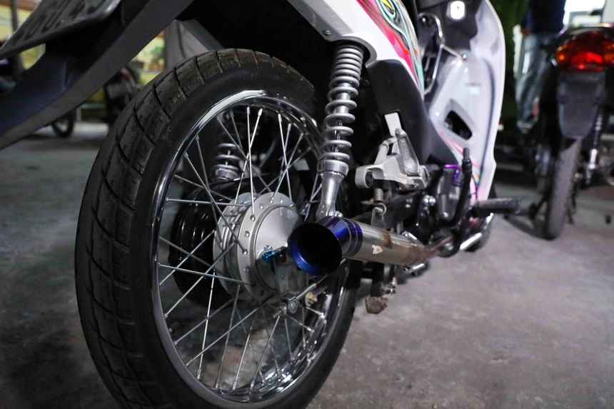 Công an Hà Nội bắt giữ nhiều thanh thiếu niên điều khiển xe máy gây mất trật tự an toàn giao thông - Ảnh 5.