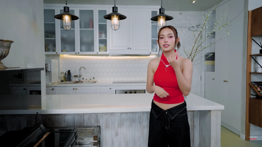 Cận cảnh phòng ngủ trong căn nhà bạc tỷ của Châu Bùi, nơi Binz có cách gọi bạn gái dậy không giống ai - Ảnh 4. Cận cảnh phòng ngủ trong căn nhà bạc tỷ của Châu Bùi, nơi Binz có cách gọi bạn gái dậy không giống ai - Ảnh 4.