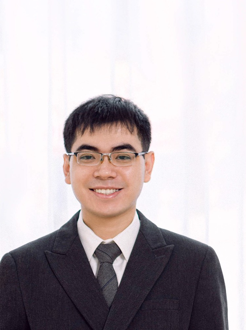 Gặp gỡ thầy giáo Hà Tĩnh có học sinh là thủ khoa môn Toán trong kỳ thi HSG Quốc gia: "Đây là thành tích của tập thể, không chỉ riêng tôi" - Ảnh 1. Gặp gỡ thầy giáo Hà Tĩnh có học sinh là thủ khoa môn Toán trong kỳ thi HSG Quốc gia: "Đây là thành tích của tập thể, không chỉ riêng tôi" - Ảnh 1.