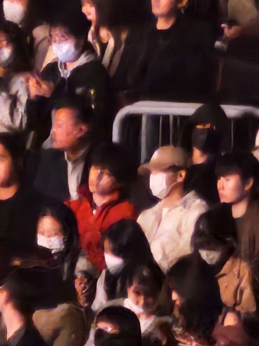 Harry Styles làm concert ở Hàn mà tưởng 'đại hội Kpop': Jennie - V trở thành tâm điểm, Rosé chắc là người 'lời' nhất? - Ảnh 3.